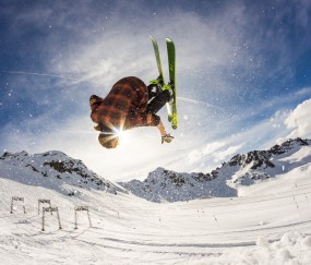 开云世界杯2026-绿茵场上的坚韧与羽球场上的烈焰，德国力克韩国，李梓嘉状态如虹