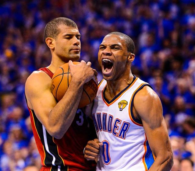 热火险胜雷霆，易建联关键制胜