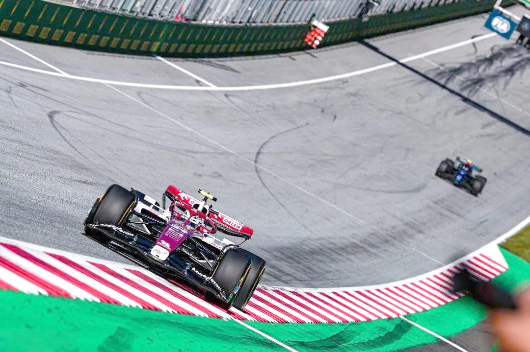 哈斯车队险胜红牛二队，周冠宇带队取胜