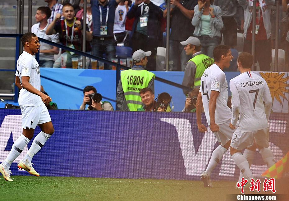 乌拉圭完胜丹麦，格列兹曼关键制胜